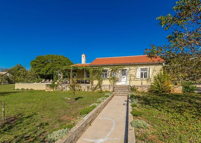 Semesterbostad House Trsja