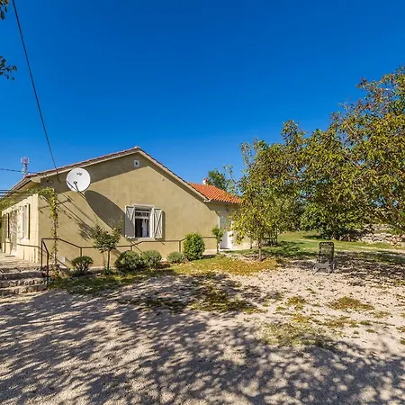 Semesterbostad House Trsja *